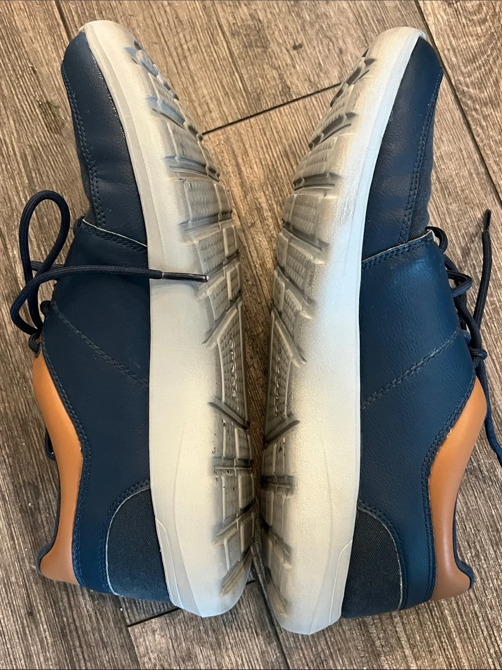 CROCS Kinsale Men's Navy and Tan Lace-Up Deck Shoes